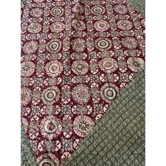 Great Finds Good Friends Collection Quilted Floral Scalloped Edge Blanket Throw - Picture 3 of 4